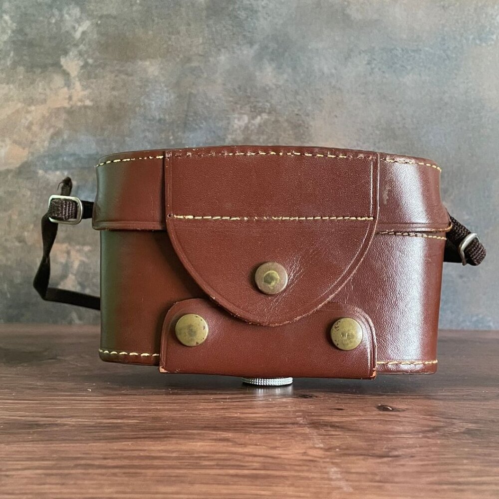 Vintage Kodak Pony 135 Camera with Leather Case (1950's) - Picture 14 of 16